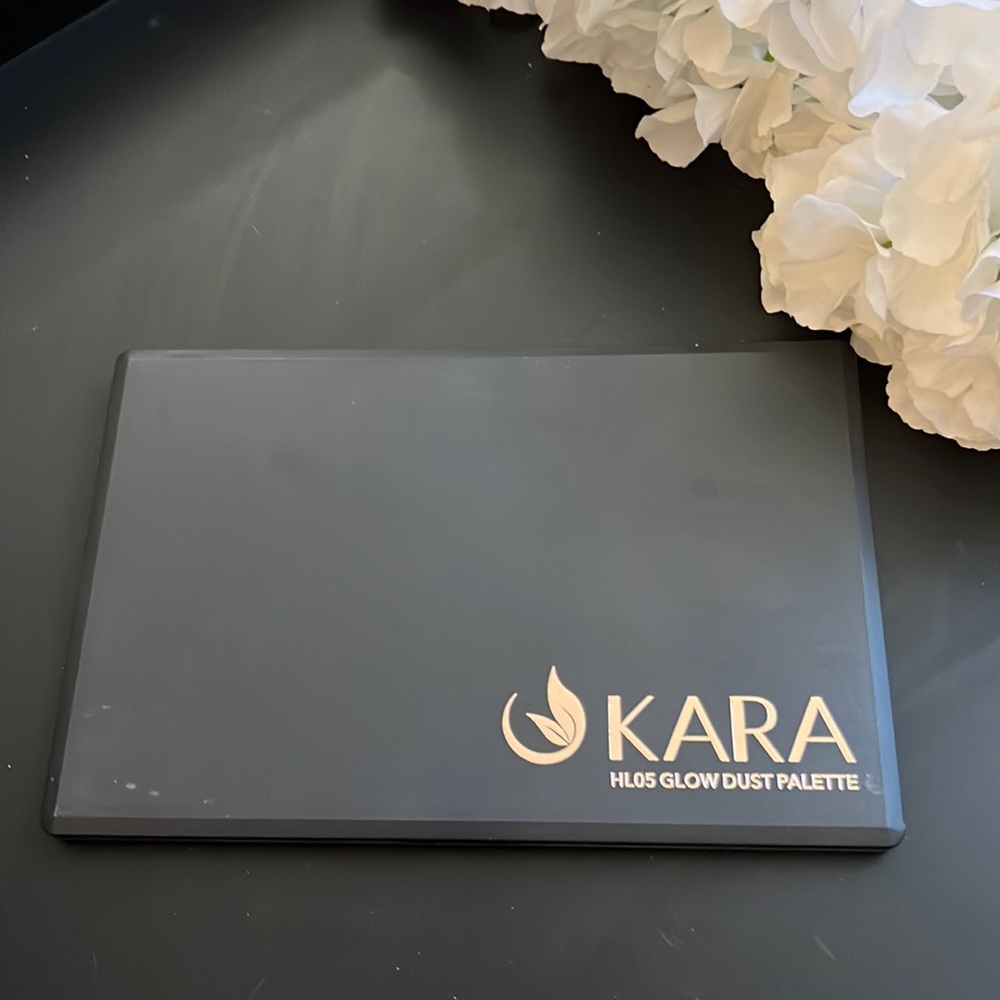 Kara HL 05 glow dust pallet